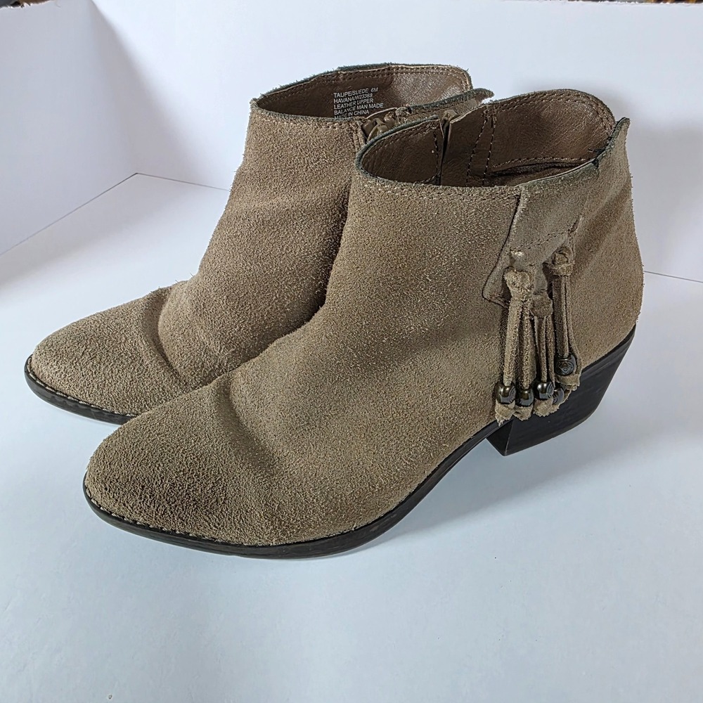 White Mountain Suede Havana Ankle booties size 6M